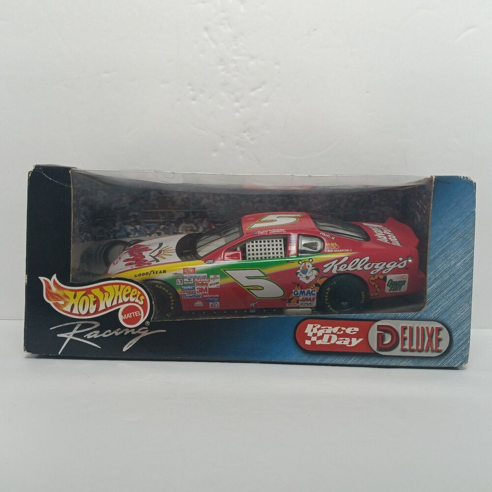 Vintage NASCAR Terry Labonte #5 Race Day Deluxe 1:24 Diecast Kellogg's 2000 Car